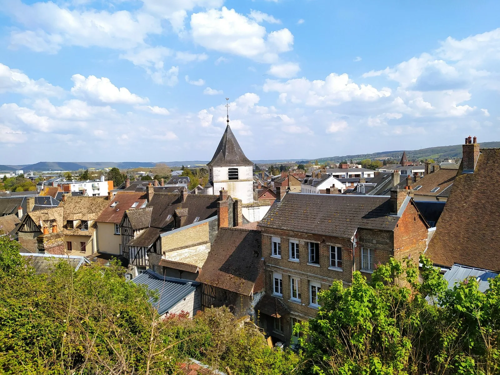 Toits et cheminées de Gaillon, dans l'Eure
